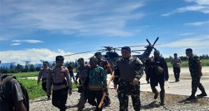 Tim Gabungan TNI-Polri Kembali Mengevakuasi Pekerja Puskesmas Dan Warga Distrik Alama