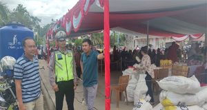 Personel Polsek SIngkawang Barat Monitoring Kegiatan Gelar Pangan Murah Dalam Rangka Pengendalian Inflansi
