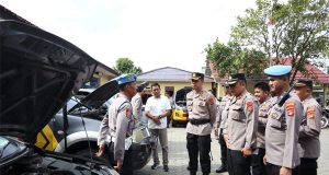 Kapolres Pesisir Barat Pimpin Apel Kendaraan Dinas