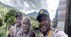 Program Jumat Curhat Cara Pendekatan Kapolsek Mapia dengan Warga Kampung Bomomani