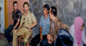 Bupati Pesisir Barat Terima Pencocokan Dan Penelitian (Coklit) Oleh Petugas Pemuktahiran Data Pemilih (Pantarlih)