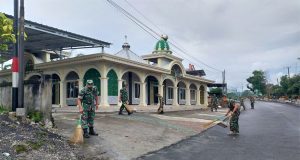 Selalu Berbuat Kebaikan Kodim 0422/LB Laksanakan Pembersihan Masjid Darussalam