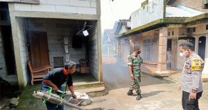 Puskesmas Donorojo Giat Fogging di Desa Tulakan dan Didampingi Babinsa