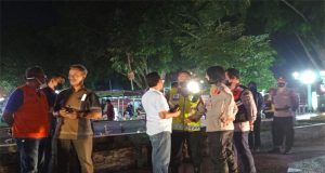 Kapolres Magelang Kota Pimpin Pembersihan Abu Vulkanik di Seputar Alun-Alun