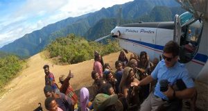 Pesawat Pilatus milik Association Mission Aviation (AMA) Melakukan Pendaratan Kampung Yegeiyepa Distrik Piyaiye, Kabupaten Dogiyai