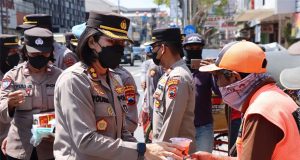 Kapolres Magelang Kota Bagikan 1000 Masker Kesehatan, Antisipasi Dampak Hujan Abu Vulkanik