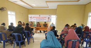 Kades Negeri Katon Membagikan BLT DD kepada 40 KPM