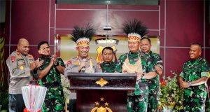 Ratas Bareng Presiden, Kapolri Tegaskan TNI-Polri Kawal Seluruh Kebijakan di Papua