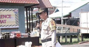Kapolres Asmat Pimpin Press Conference Pemusnahan Minuman Beralkohol Menjelang Puasa