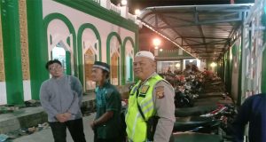 Pengamanan Shalat Tarawih 1444 H di Masjid RAYA Singkawang Polsek Singkawang Barat Polres Singkawang
