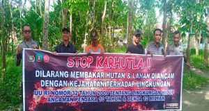 Kanit Binmas Polsek Hinai Aiptu H. Siswanto dan Bhabinkamtibmas Polsek Hinai Aiptu Nur jayadi Imbau Cegah Karhutla