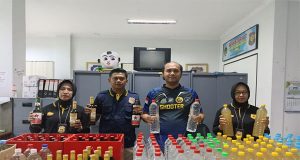 Sat Pol pp Kabupaten madiun sita Ratusan Botol miras Berbagai Jenis