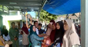Sebagai Wujud Kepedulian Sesama di Bulan Ramadhan Peratin Pekon Parda Haga Bagikan Paket Sembako