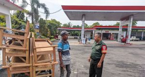 Babinsa Koramil 05/Mayong Sambangi Desa Binaan dan Berikan Motivasi Warga Penjual Kursi