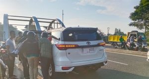 Satu Orang Koma Satunya Lagi Luka Parah Akibat lnsiden Kecelakaan Lalin di Kotabaru Parahyangan Bandung Barat