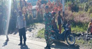 Polsek Mapia Dan Koramil Mapia 1705 Nabire Lakukan Patroli Jalan Kaki