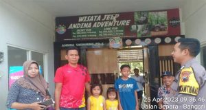 Anggota Polsek Kembang Patroli Ke Tempat Wisata dan Beri Himbauan