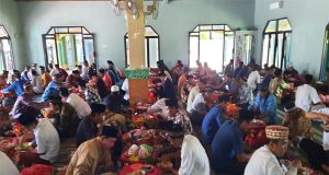 Masyarakat Pekon Biha Melakukan Kegiatan Ngejalang Pangan