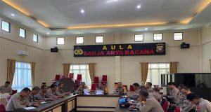 Kabag Ops Kompol Andri Syahroni S.Ip MM Pimpin Rapat Anev Ops Ketupat Kapuas 2023 di Aula Sar Polres Singkawang