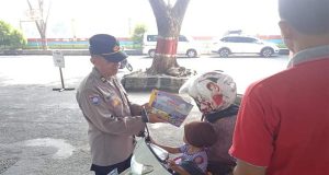 Pemantauan dan Berikan Himbauan Kepada Pengunjung Obyek Wisata Pantai Kartini, Disampaikan Tim Satgas Binluh Ops Ketupat Candi 2023