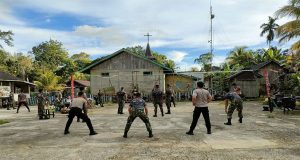 Wujud Sinergitas TNI-Polri, Satgas Pamtas Yonarmed 5 Pancagiri Melaksanakan Olahraga Bersama Dengan Polri Di Wilayah Perbatasan RI-Malaysia