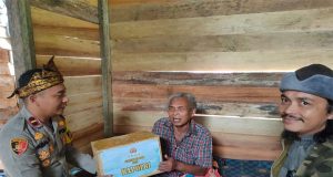 Kapolri Berikan Bantuan Sembako Untuk Warga Masyarakat Kabupaten Ketapang