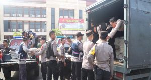 Polres Jepara Berikan Bantuan Sosial Pada Masyarakat Miskin, Diserahkan Secara Simbolis Oleh Kapolres