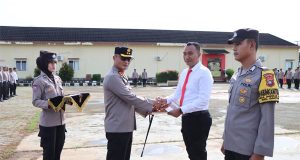 3 Personel Polres Beltim Terima Penghargaan Dari Kapolres Beltim