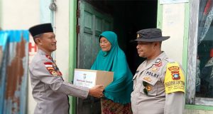 Tak Ketinggalan, Polsek Tambelan Polres Bintan Juga Salurkan Bansos Polda Kepri