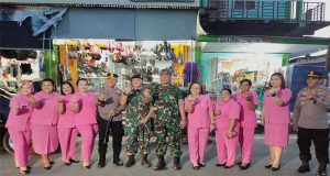 Kapolres Kepulauan Talaud Bersama Ketua Bhayangkari Cabang Talaud Bagi bagi Berkah Di Bulan Ramadhan