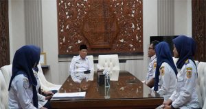 Pj Bupati Jepara Temui Rombongan Dishub Provinsi di ruang Kerjanya