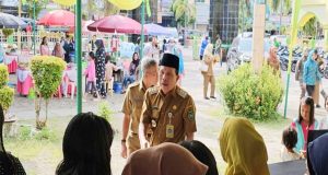 Wako Prabumulih Didampingi Kadisprindag Membuka Langsung Pasar Bedug di Halaman Masjid Agung Nur Arafah