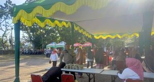 Polsek Pontianak Barat Laksanakan Pengamanan Pasar Murah Di Halaman Aula Kecamatan Pontianak Barat