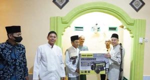 Safari Ramadhan di Musholla Miftahul Hidayah, Asisten III Walikota Prabumulih, Drs. Amilton Berikan Bantuan Satu Unit Genset
