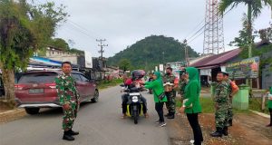 Koramil 1202-06/Samalantan dan Persit KCK Berbagi Takjil Buka Puasa