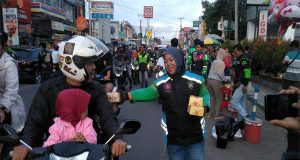 Aliansi Ojol Bersatu Wilayah Cibadak Sukabumi, Membagikan Santunan Anak yatim Dan Pembagian Takjil