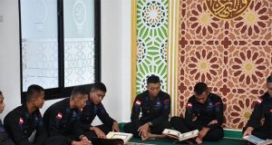 Tingkatkan Iman Dan Taqwa Dibulan Suci Ramadhan, Brimob Kalbar Tadarus Al Quran