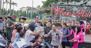 Indahnya Berbagi di Bulan Ramadhan, Sinergitas Kodim 0719 Bersama Polres Jepara Bagikan Takjil