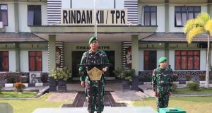 Danrindam XII/Tpr Pimpin Upacara Bendera 17-an