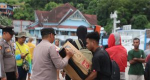 Jelang Hari Raya Idul Fitri 1444 H, Personel Ops Ketupat 2023 Laksanakan Pengamanan Arus Mudik Di Pelabuhan Jayapura