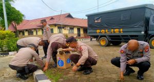 Waka Polres Melawi Pimpin Kerja Bakti Membersihkan Mako