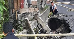 Dinas PUPR Bitung, Akan Segara Mengatasi Jalan Aspal Yang Jebol