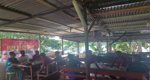 Polsek Manggar Giat Jum’at Curhat Di Dusun Lipat Kajang Desa Baru Kec. Manggar Kab. Beltim