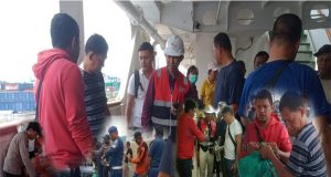 Polsek Kawasan Pelabuhan Bitung Musnahkan 118 Liter Miras Jenis Captikus