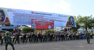 Kompak, Yel Yel Pasukan TNI POLRI Sambut Pangdam Tanjungpura Di Mapolres Ketapang