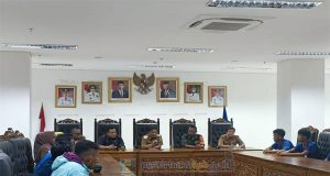 Wakil Bupati Pesisir Barat Melepas 11 Atlet Bola Volly Asal Pesisir Barat