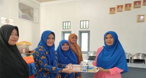 Pemerintah Pekon Biha Memberikan Bantuan Makanan Tambahan Untuk 3 Tempat Posyandu Yang Ada Di Pekon Biha