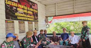 Melalui Pendekatan Yang Humanis, Warga Kampung Long Apari Serahkan 11 Pucuk Senjata Api Ilegal ke Satgas Pamtas Rl-Malaysia Yonarmed 5/Pancagiri