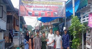 Peratin Bersama Karang Taruna Pekon Pagar Dalam Beri Bantuan Korban Kebakaran