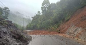 Akses Jalan Alternatif Bukittinggi – Padang Via Malalak Terputus Akibat Longsor